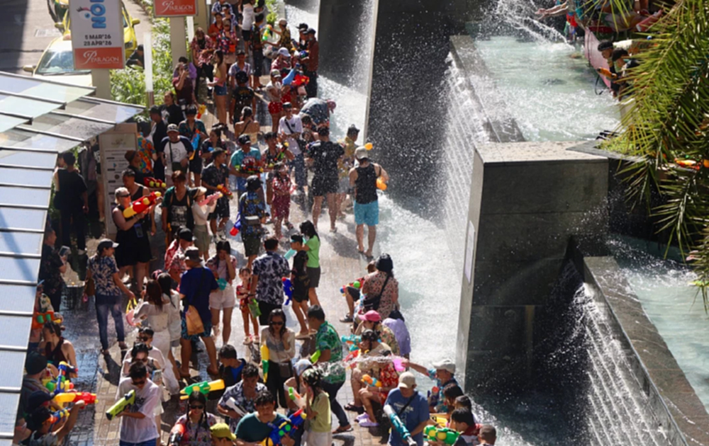 เปิดสถิติสงกรานต์ กทม. คนทะลัก 6 แสน! สยาม-สีลม แชมป์จุดเช็กอินยอดฮิต