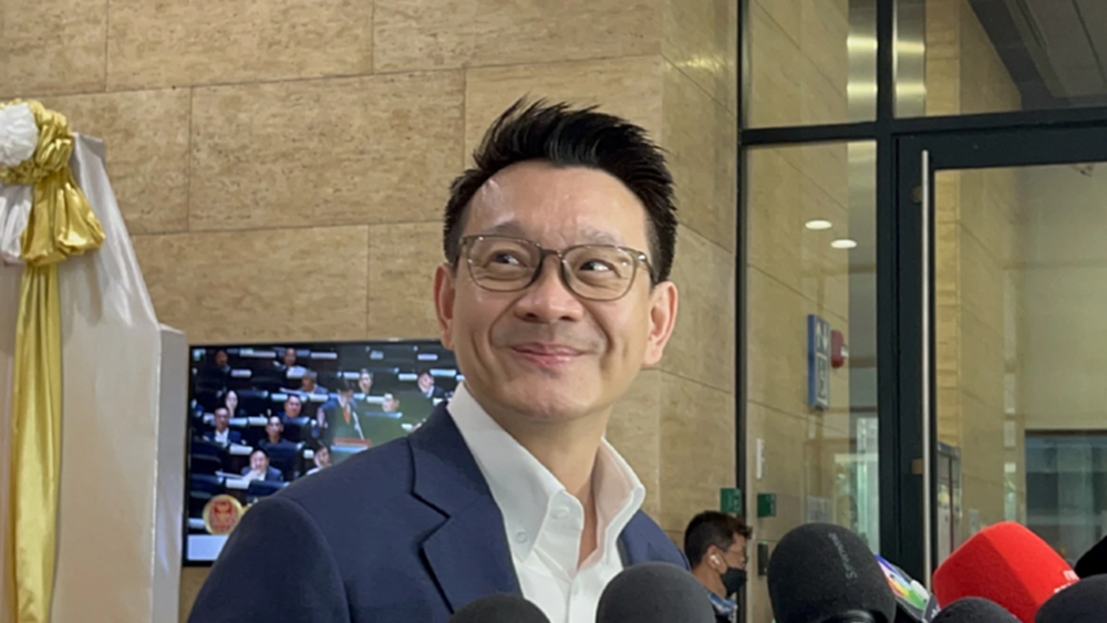 'วีระยุทธ' รอดูปม 44 สส.ก่อนประชุมใหญ่ ปชน. อุบนั่งหัวหน้าพรรค