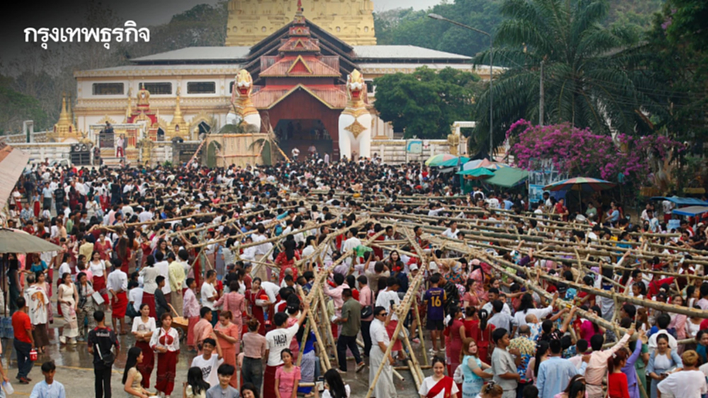 หนึ่งเดียวในไทย สงกรานต์บ้านมอญ สรงน้ำพระผ่านรางไม้ไผ่