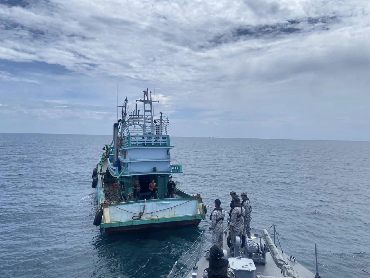 ผบ.ทร. สั่ง 'ทัพเรือภาค 1-2' ปิดล้อมทะเลไทย สกัดลักลอบส่งน้ำมันไปต่างประเทศ