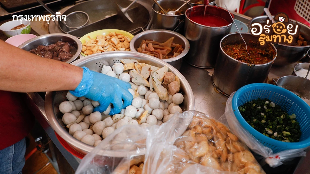 ‘5 ร้านก๋วยเตี๋ยวลูกชิ้นปลา’ อร่อยในดวงใจหมูหวานชวนชิม