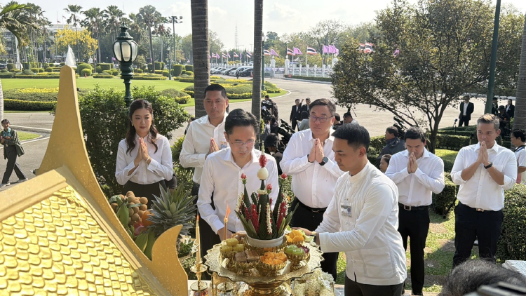 'ยศชนัน' ถือฤกษ์ 09.00 น. นำทีม 'รมต.เพื่อไทย' ไหว้สิ่งศักดิ์สิทธิ์ทำเนียบฯ