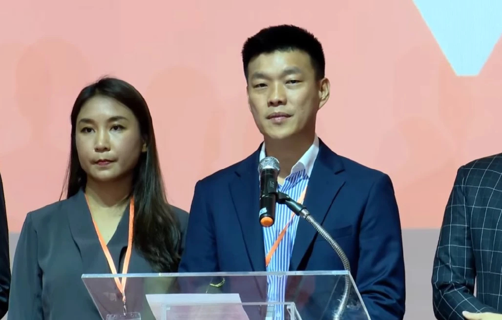 'เท้ง' ลั่นไม่จำเป็นต้องลด-เพิ่มเพดานสู้ หลัง 10 สส.ปชน.ได้ไปต่อ