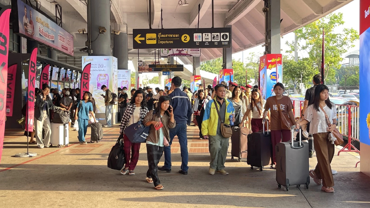 บขส. เผยประชาชนทยอยเดินทางกลับภูมิลำเนา คาดวันนี้พีคสุด 1.8 แสนคน