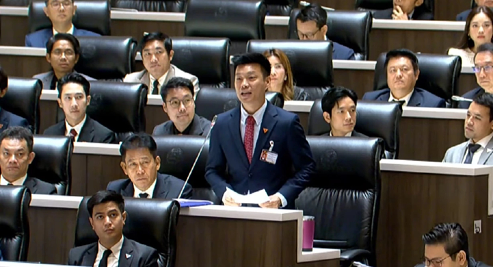 ปชน.กาง 5 คลัสเตอร์ดุลอำนาจรัฐบาล คุมเบ็ดเสร็จ พท.ประท้วงวุ่น