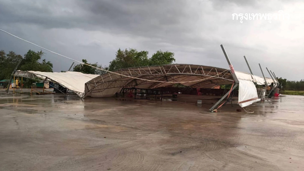 พายุฤดูร้อนถล่มโคราชพังยับ โดมทรุด บ้านพัง น้ำท่วม จับตาฝนตกอีก