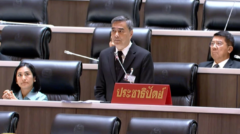 'อภิสิทธิ์' แนะปรับแผนแก้ไฟใต้ หนุนกระจายอำนาจ-เจรจาสันติภาพ