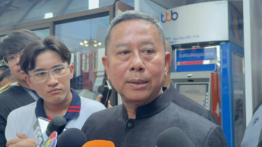 รมว.กห. ให้กำลังใจ มทภ.4 ด้าน กอ.รมน.ภาค 4 สน. ชี้ ข่าวยุบ รร. ไม่จริง