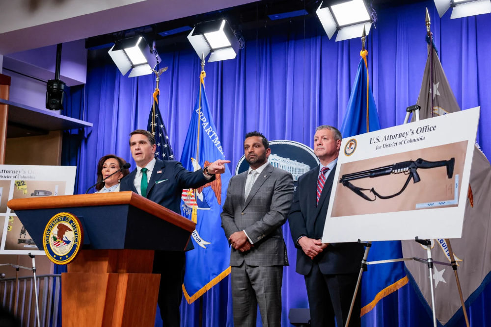 'สหรัฐ' ตั้งข้อหามือปืนบุกงานเลี้ยงสื่อ 'ลอบสังหารทรัมป์' อาจต้องจำคุกตลอดชีวิต