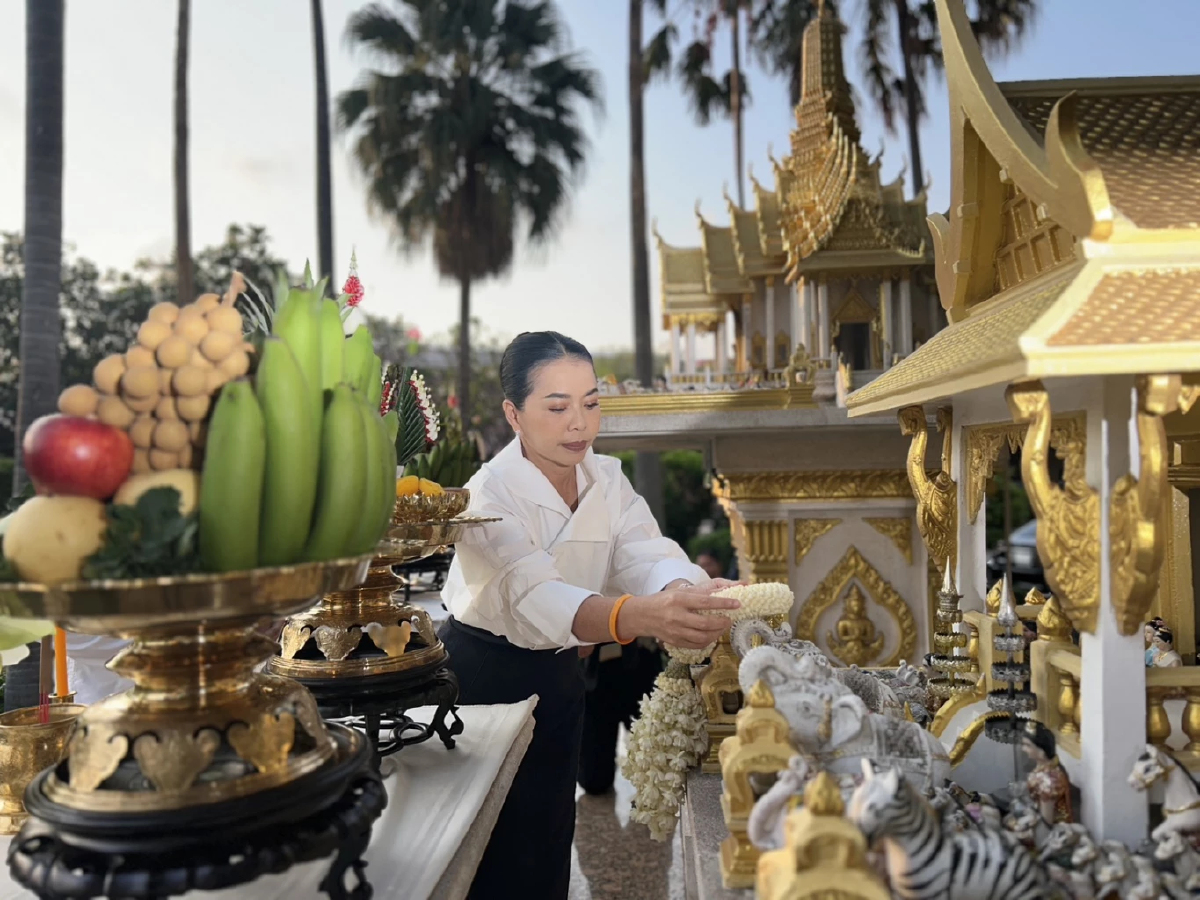 'สุขสมรวย' ไหว้ สิ่งศักดิ์สิทธิ์ประจำทำเนียบ ยันพร้อมทำงานเต็มที่