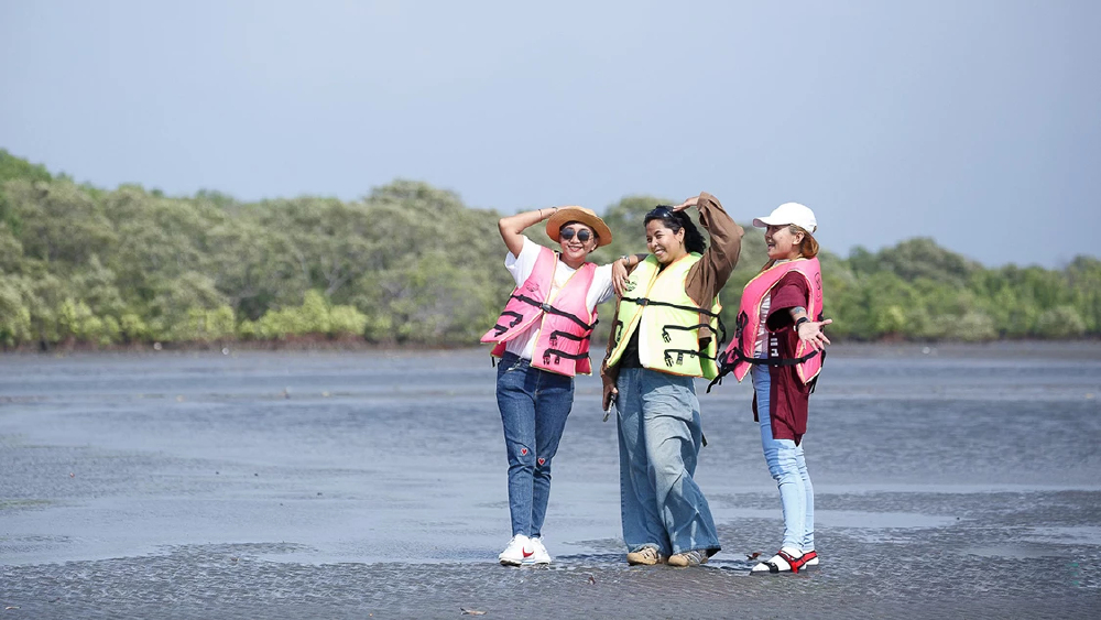 เที่ยวแบบนักอนุรักษ์ เนิบ ๆ ช้า ๆ ที่ 'ปากน้ำประแส'