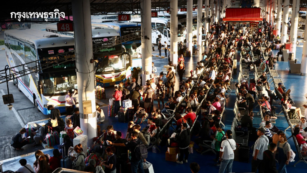 หมอชิต 2 คึกคัก ประชาชนแห่กลับภูมิลำเนาฉลองสงกรานต์ คาดเดินทางทะลุ 1.8 แสนคน