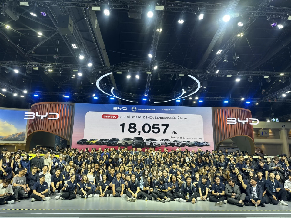 อีวี ดัน ยอดจองมอเตอร์โชว์ หลักแสน มาสด้า เบนซ์ สีสันใหม่ มาแรง 
