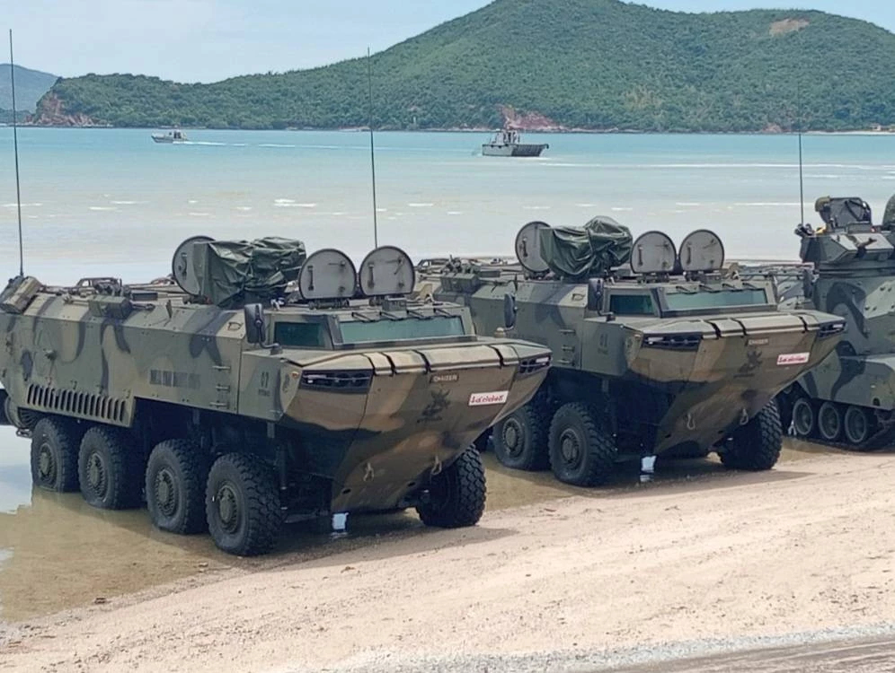 ทร.เปิดตัว AWAV 8x8 สะเทินน้ำสะเทินบก บ.ชัยเสรี เขี้ยวเล็บชายแดนไทย-กัมพูชา