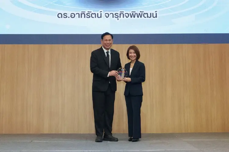 ดร.อาทิรัตน์ จารุกิจพิพัฒน์ รับรางวัลนักบริหารโรงพยาบาลดีเด่น ภาคเอกชน ประจำปี 2569