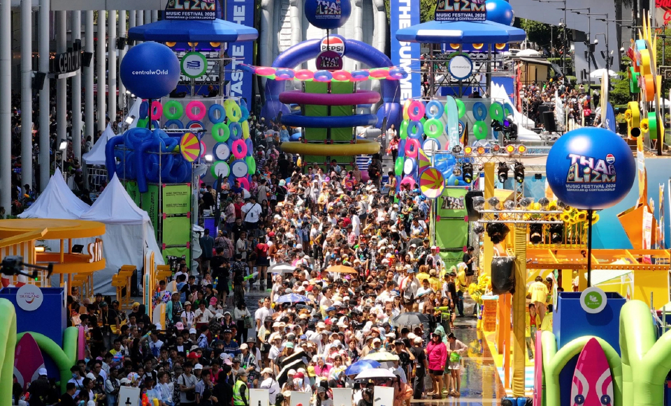 สงกรานต์เซ็นทรัลทั่วไทยพีค! ต่างชาติทะลัก ปลุกความคึกคักยาวต่อเนื่อง 'วันไหล'