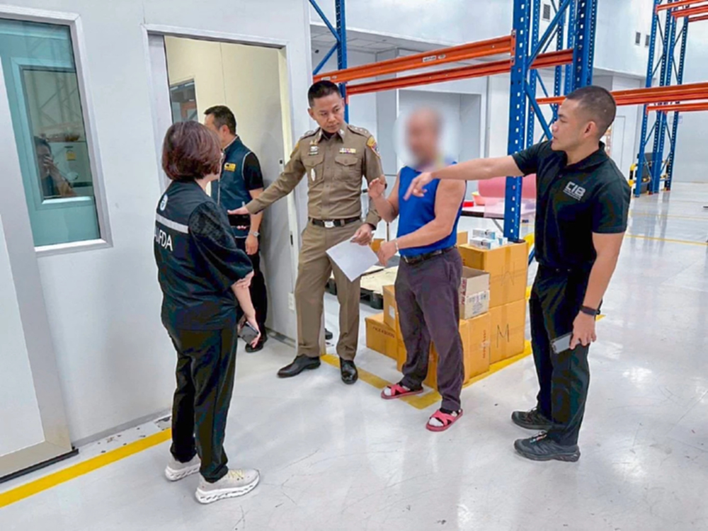 ปราบส่งออกทิพย์ ยึดยาเขียวเหลืองอันตราย 24 ล้านชิ้น มูลค่า 80 ล้าน