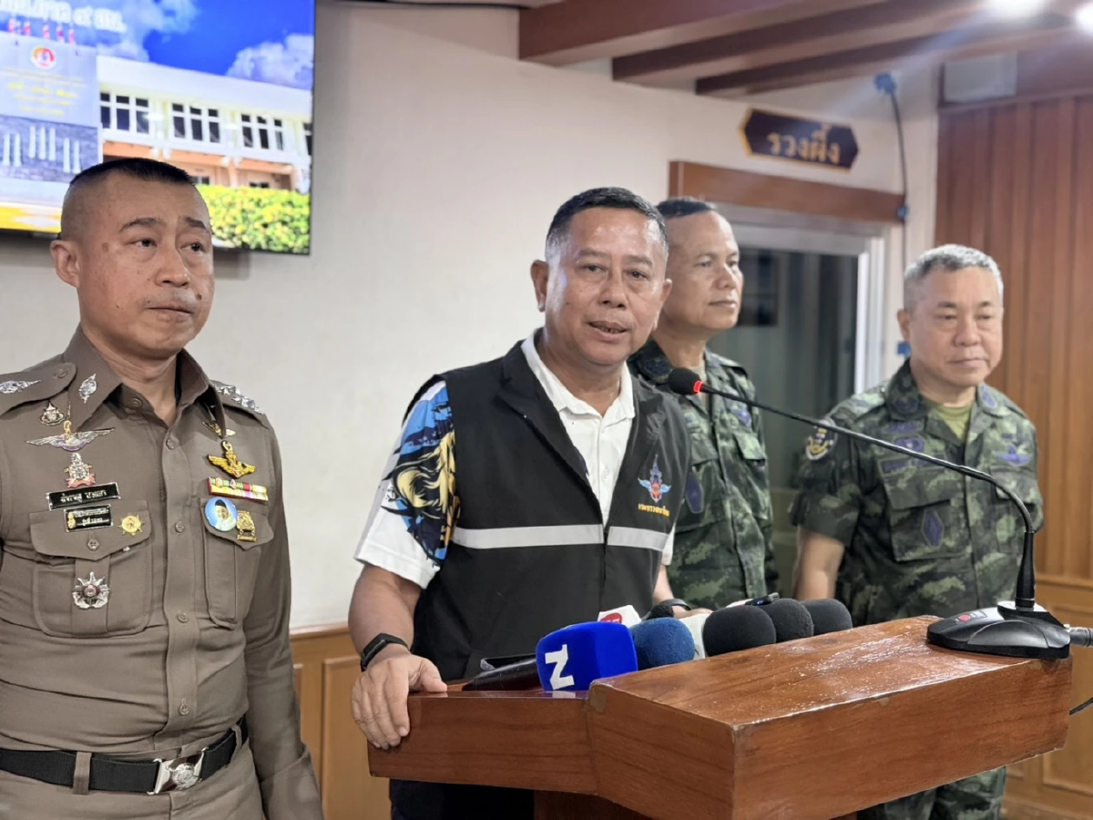 'รมว.กห.' ควง 'มทภ.4' ขอโทษ ปมกล่าวหา รร.ปอเนาะ วอนคนไทยให้อภัย