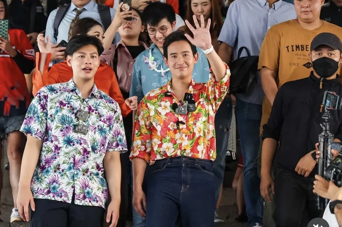 'พิธา' อวยพรสงกรานต์จากบอสตัน ลั่นเนื้อตัวแห้ง คนประแป้งไม่มี