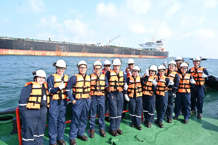 เปิดภาพ! เรือขนส่งน้ำมันดิบ ถึงท่าเรือโรงกลั่นน้ำมันบางจาก ศรีราชา