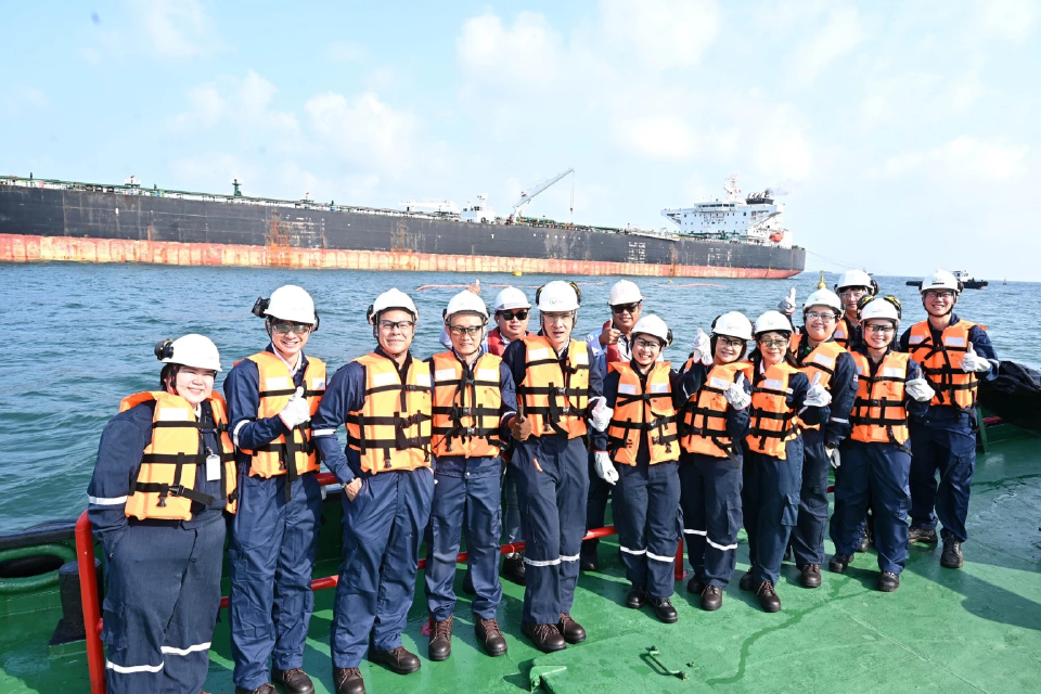 เปิดภาพ! เรือขนส่งน้ำมันดิบ ถึงท่าเรือโรงกลั่นน้ำมันบางจาก ศรีราชา