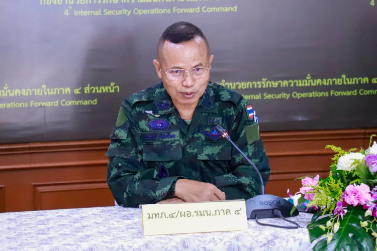 มทภ.4 เดือดยก 'ทวี' นั่งทุกตำแหน่ง แก้ไฟใต้ไม่จบ  แนะ ศธ. ลงมาดู รร.ปอเนาะ
