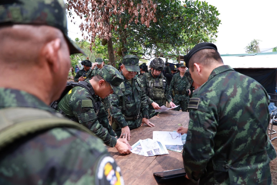 ผบ.ทบ. เซนคำสั่งโยกย้ายทหารระดับพันเอก 174 นาย ตบรางวัลทหารรบกัมพูชา