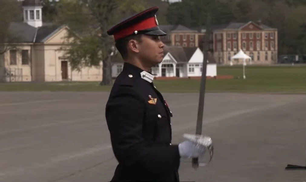 ทหารไทย คว้า รางวัลเกียรติยศสูงสุด นายร้อยแซนด์เฮิสต์ รร.เดียวกับ หลาน ฮุนเซน