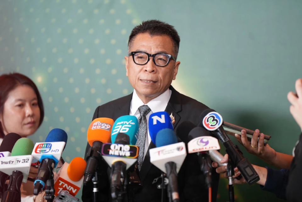 กกต.จ่อส่งบัญชีพยาน 7 คนใน-4 คนนอก ส่งศาล รธน.สู้คดีบาร์โค้ด