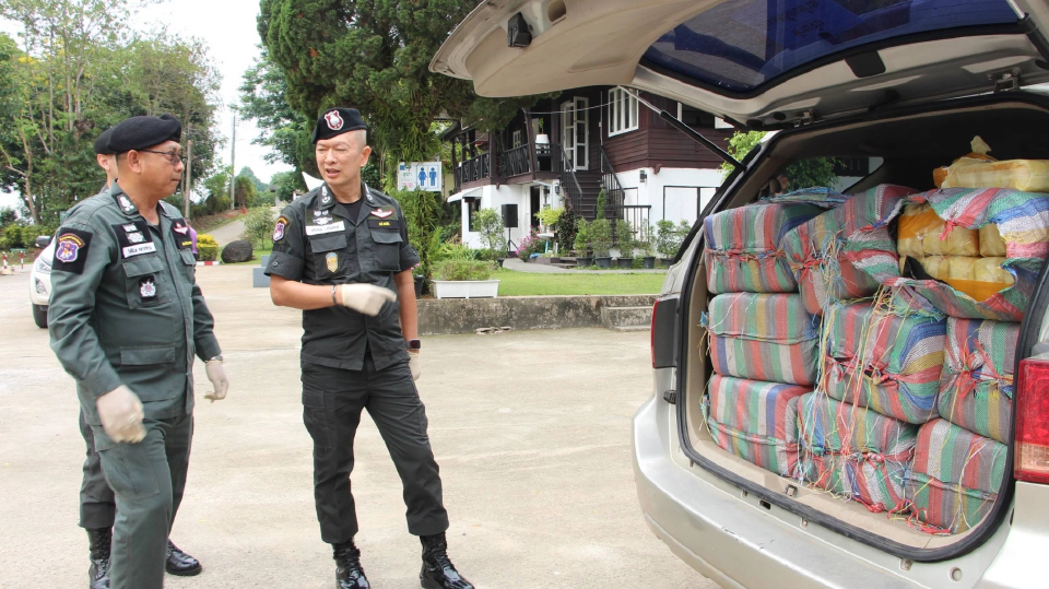 จับสามหนุ่มยึดยาบ้า 6 ล้านเม็ด ขบวนการขนยานรกเลี่ยงด่านไม่รอด