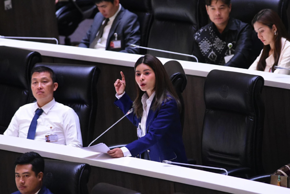 'ภคมน' ยื่นญัตติด่วน จี้รัฐบาลเยียวยาน้ำท่วมใต้ ชี้ระบบล้มเหลว