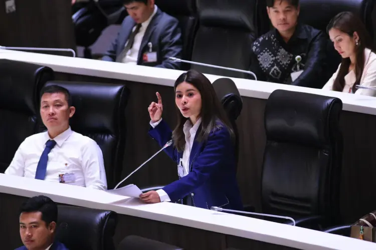 'ภคมน' ยื่นญัตติด่วน จี้รัฐบาลเยียวยาน้ำท่วมใต้ ชี้ระบบล้มเหลว