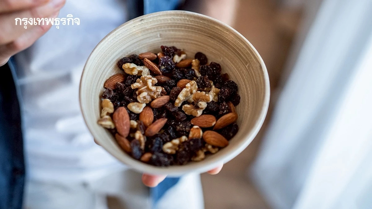 วอลนัต vs อัลมอนด์: ถั่วชนิดไหน “ดีกับสมอง” มากกว่ากัน?