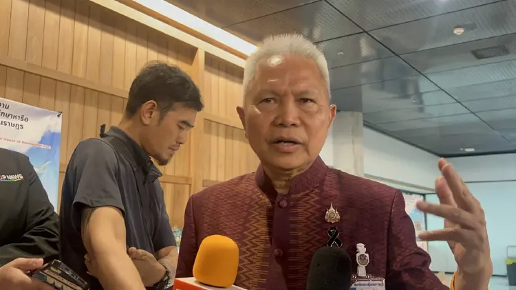 'โสภณ' ปัดตอบ ส่งเรื่องฝ่ายค้าน สอบ 'ป.ป.ช.' ถึงศาลทันทีหรือไม่