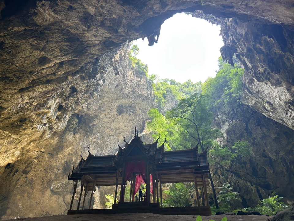 ตามรอยเสด็จฯ ประพาส ตำนานแสงทะลุถ้ำพระยานคร