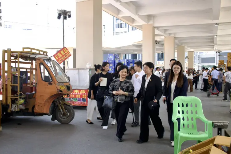 “พาณิชย์” บุกตลาด HiGreen ตลาดค้าส่งใหญ่สุดในกว่างซี ปูพรมผลไม้ไทยยึดจีน พร้อมลุยจัดกิจกรรมส่งเสริมการขาย