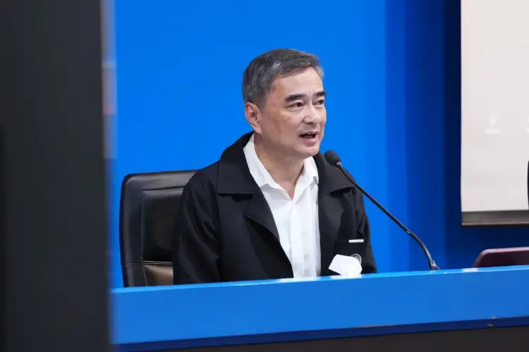 'อภิสิทธิ์' จี้ 'เอกนิติ'แจงให้ชัดคนละครึ่งพลัสใช้งบจากไหน