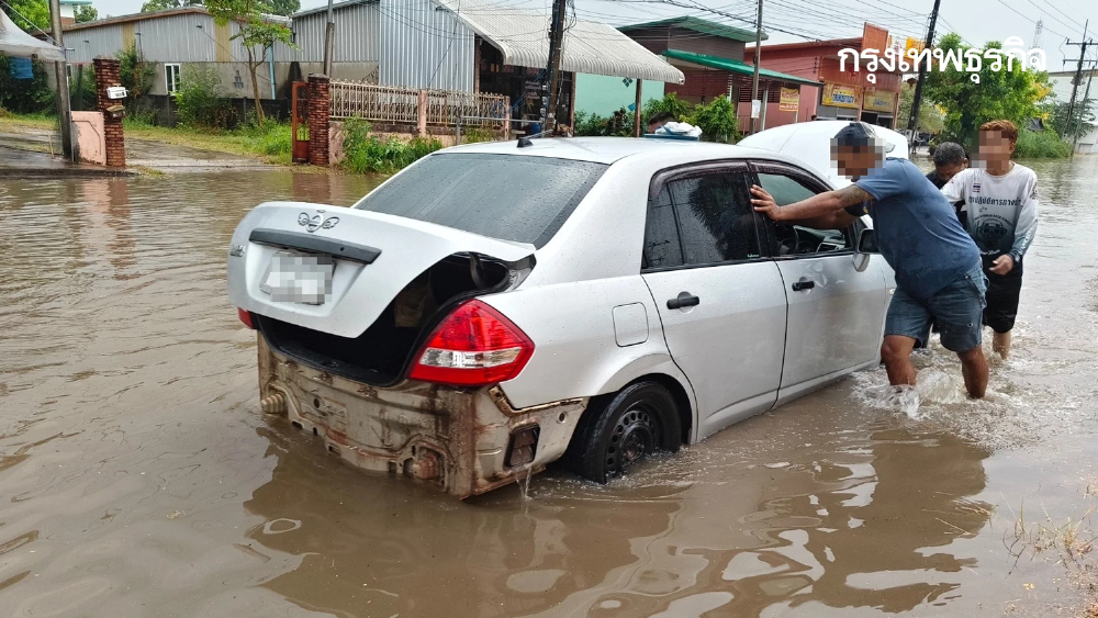 ด่วน! กาฬสินธุ์น้ำท่วมหนักมาก พายุฤดูร้อนถล่ม น้ำสูงเกือบมิดล้อ