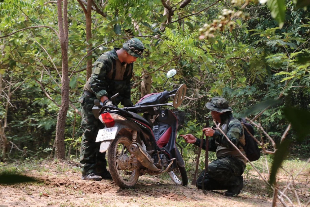 ทหารกัมพูชา ล้ำแดนไทย จ.บุรีรัมย์ ยิงปืนขู่ชาวบ้านกระเจิง  'ทภ.2'รุดตรวจสอบ