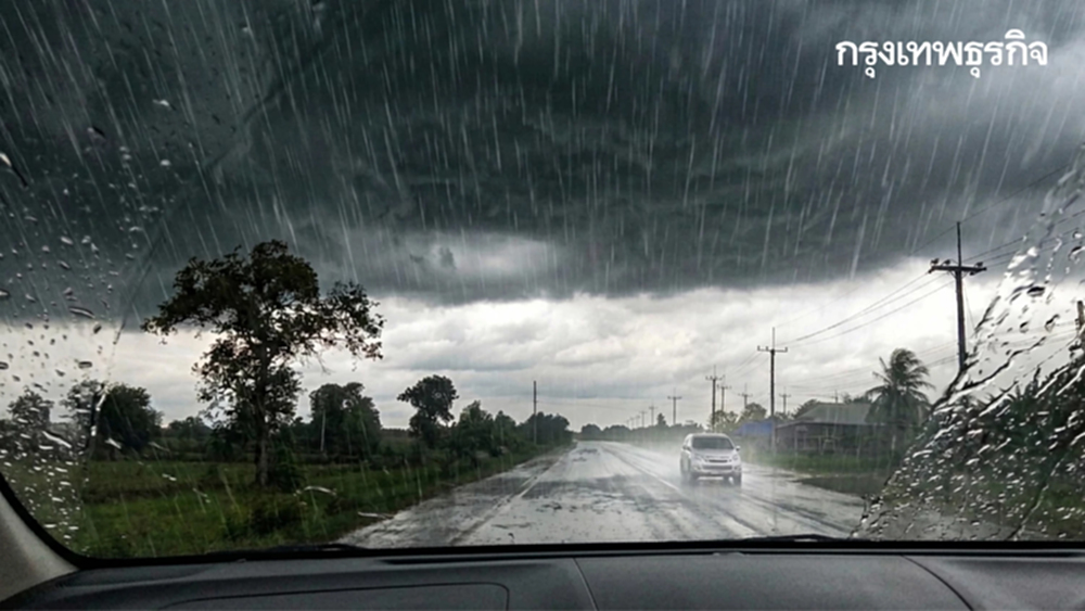 เปียกทุกที่ กรมอุตุ เตือน 77 จังหวัด ฝนตกหนัก 60% ลมแรง ระวังน้ำท่วม
