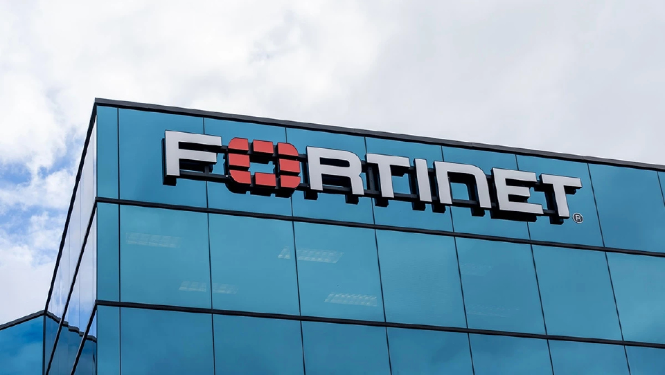 Fortinet เตือนองค์กรไทยยังตามไม่ทันภัยไซเบอร์เอไอ ข้อมูลรั่วไหลแต่ตรวจไม่พบ