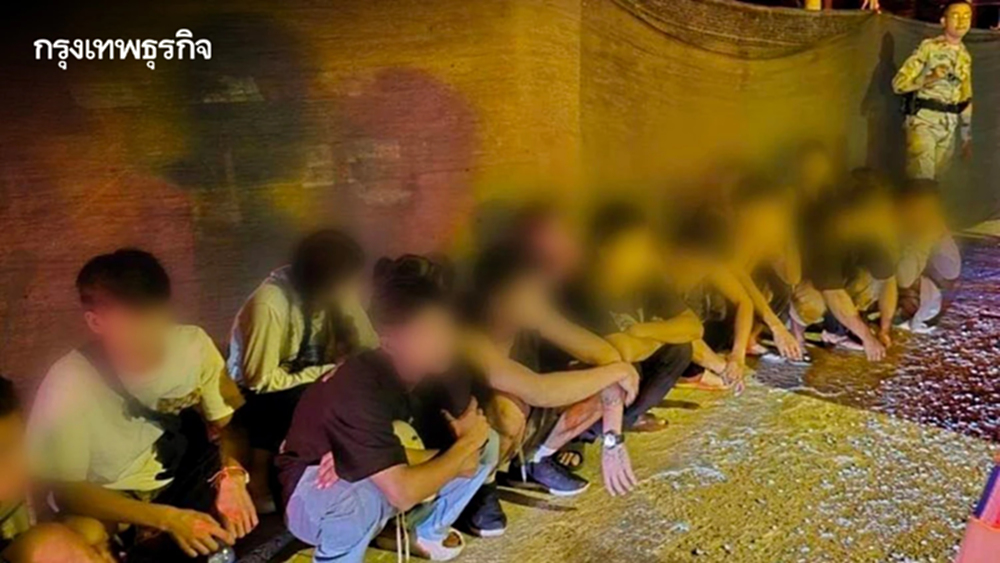 ตร. สนธิกำลังไล่ล่า ขบวนการขนต่างด้าว กว่า 10 คันรถ จับชาวเมียนมา 148 ราย
