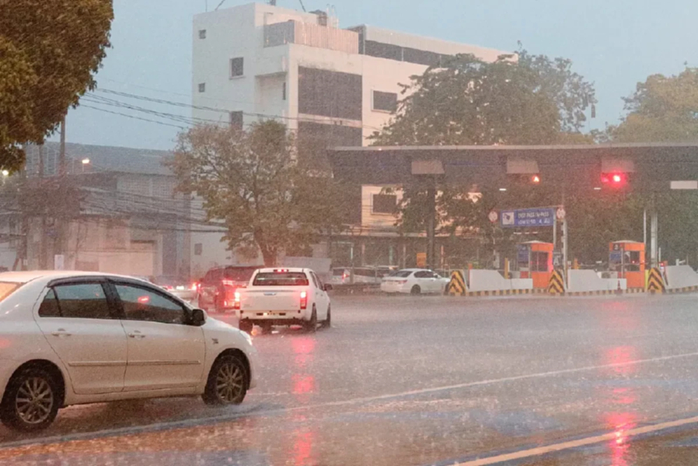 ฝนวันนี้ มรสุมเข้าไทย ‘กรุงเทพอ่วม’ ฝนตกหนัก ลมแรง ร้อยละ 60