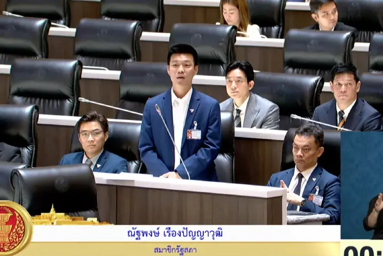 'ณัฐพงษ์' คาใจ รัฐบาล ปัดตกแก้รธน.-ปฏิรูปกองทัพ-แรงงาน เอื้อทุน