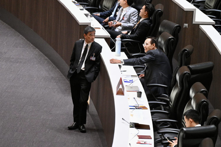 สวนดุสิตโพล เผยดัชนีการเมือง 'อภิสิทธิ์' ขึ้นแท่นเบอร์1 ฝ่ายค้าน