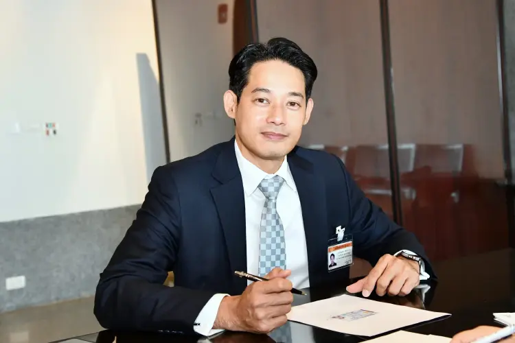 'เพชร กรุณพล' คัมแบ็กสภา รายงานตัว สส.ปาร์ตี้ลิสต์ ปชน.แทน 'ดร.โจ'