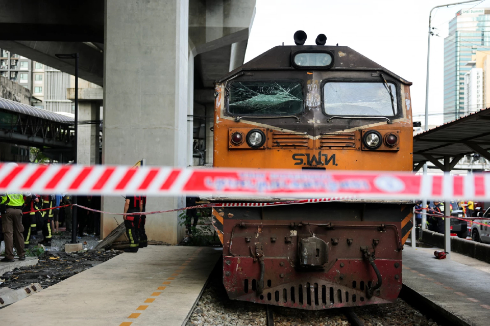 สถานทูตจีนห่วงใยผู้ประสบภัยรถไฟชนรถบัสกลางกรุงเทพฯ