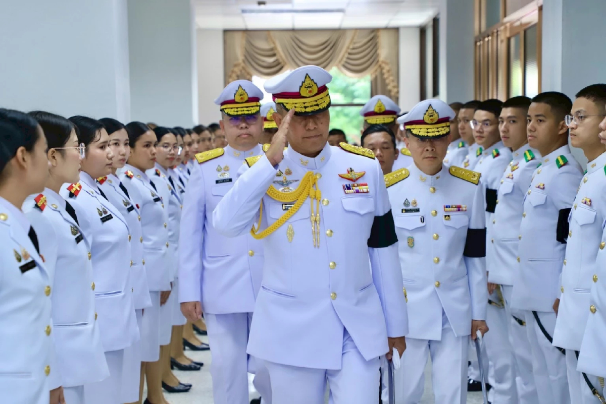 ผบ.ทบ. ประดับยศว่าที่ร.ต. ทหารสายแพทย์ พร้อมดูแลประชาชน