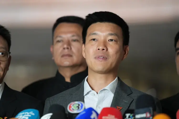 'ณัฐพงษ์' นำทัพ ปชน.แถลง จี้รัฐบาลตั้ง กมธ.สอบเงินกู้ 4 แสนล้าน