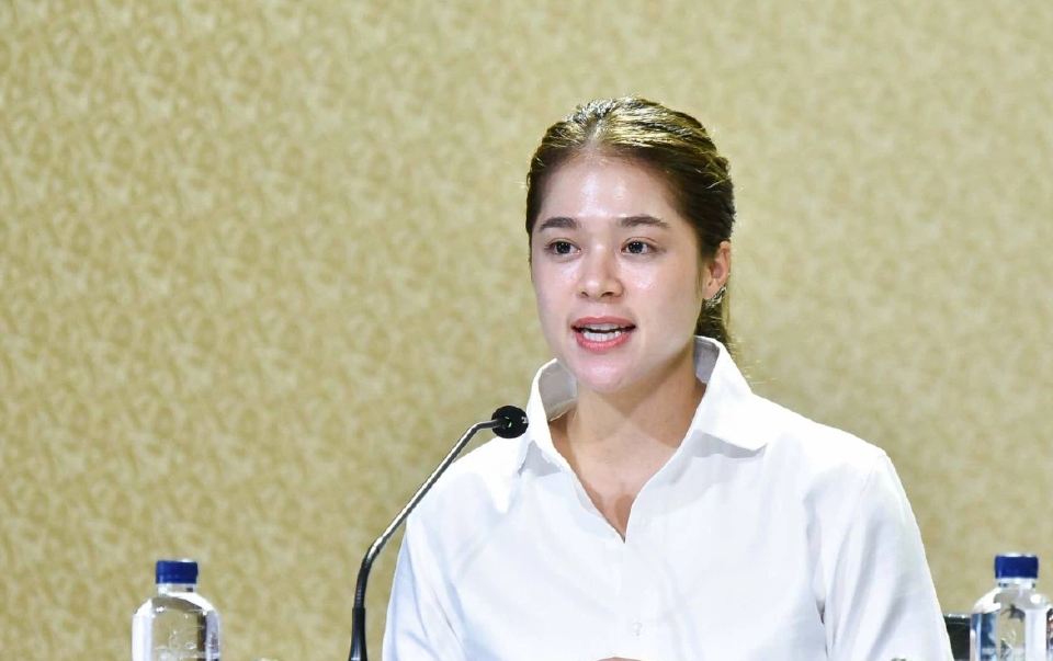 ทางหลวงชนบทโฉมใหม่ สั่งเปลี่ยนไฟ LED 8 แสนดวง ลดค่าไฟ 40% เสร็จปี 71